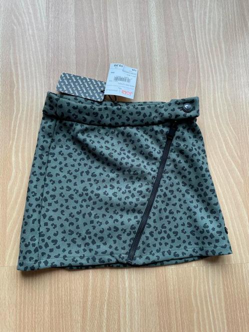 Rok groen met stipjes dzine meisje maat 128 nieuw metkaartje, Kinderen en Baby's, Kinderkleding | Maat 128, Zo goed als nieuw
