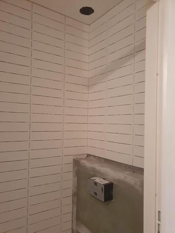 wandtegels mat wit 1.5m2 beschikbaar voor biedingen