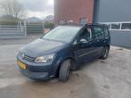 Volkswagen Touran 1.6 TDI Trendline BlueMotion7pers Airco/Na, Auto's, Volkswagen, Euro 5, Gebruikt, Zwart, 4 cilinders