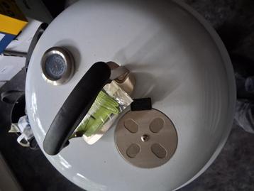 Barbecue - Een keer gebruikt! Nieuwstaat beschikbaar voor biedingen