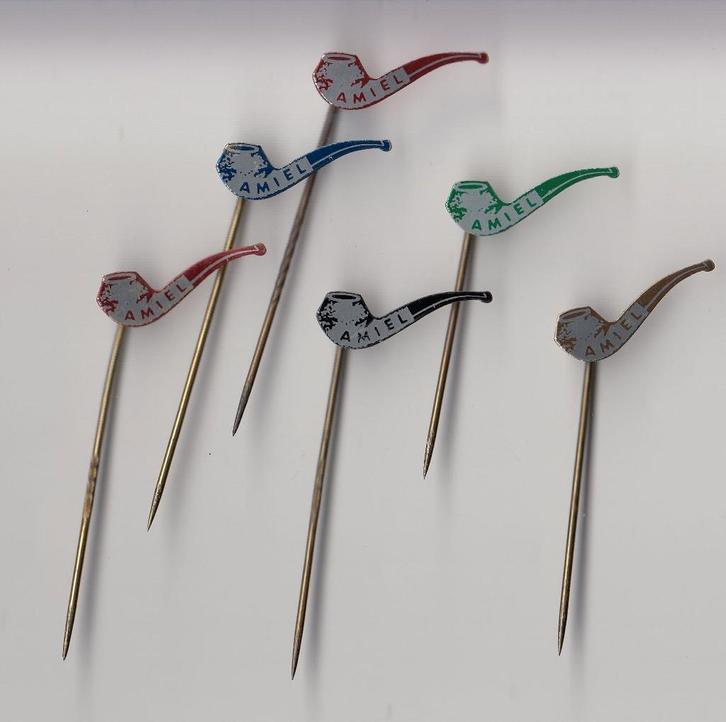 Amiel Pijpen Tabak speldjes, Verzamelen, Speldjes, Pins en Buttons, Gebruikt, Speldje of Pin, Overige onderwerpen, Ophalen of Verzenden