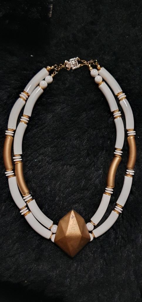 Witte en Gouden Ketting met Geometrische Hanger, Sieraden, Tassen en Uiterlijk, Kettingen, Zo goed als nieuw, Kunststof, Wit, Met hanger