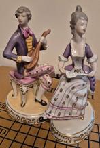 Hollohaza porselein beeld Rococo vrouw, man mandoline, Antiek en Kunst, Antiek | Porselein, Ophalen
