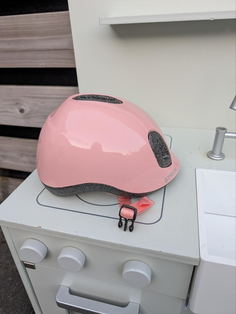 Kinderfiets helm decathlon, Fietsen en Brommers, Fietsaccessoires | Fietshelmen, Btwin / Decathlon, Gebruikt, Meisje, Ophalen