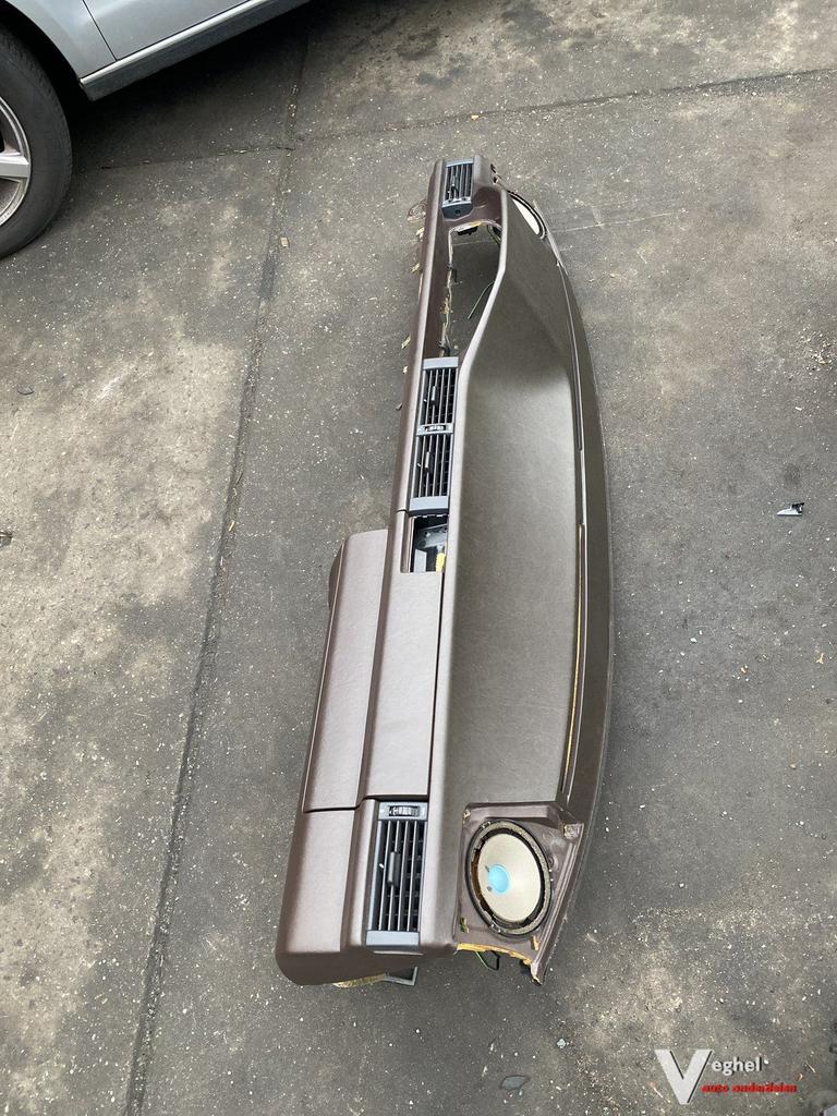 Mercedes W124  1985 Dashboard Bruin ( mooie staat ), Ophalen, Gebruikt, -, -
