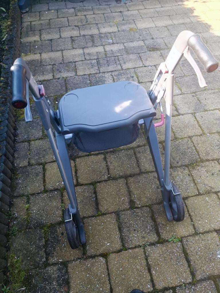 Goede ANWB rollator, Diversen, Rollators, Ophalen, Opvouwbaar, Zo goed als nieuw