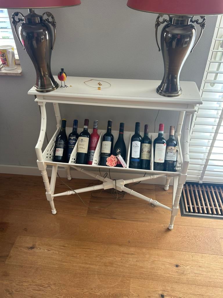 Mooie wijntafel bijzettafel, Ophalen, Gebruikt