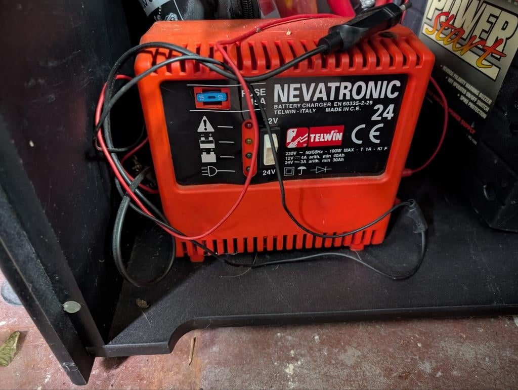 Telwin Nevatronic 24 acculader, Ophalen of Verzenden