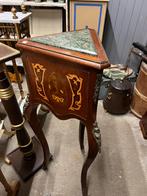 Antieke bijzettafel, Ophalen