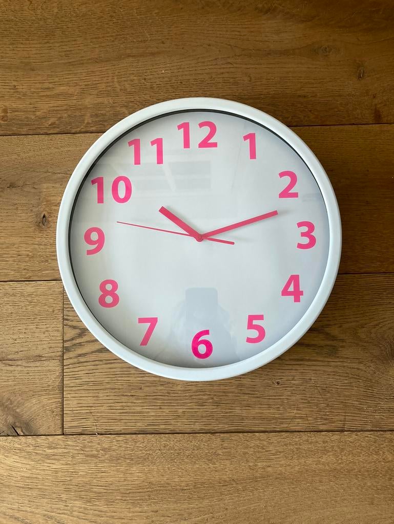 Hema wandklok klok wit neon fluor roze pink, Ophalen of Verzenden, Nieuw, Analoog, Wandklok
