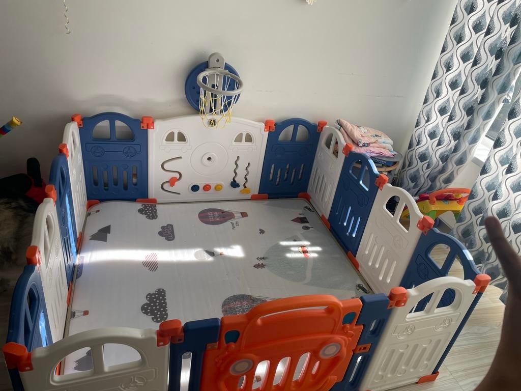 Kids Playpen with Mat + Basketball Hoop– Excellent condition, Ophalen, Gebruikt, Rechthoekig, Boxkleed