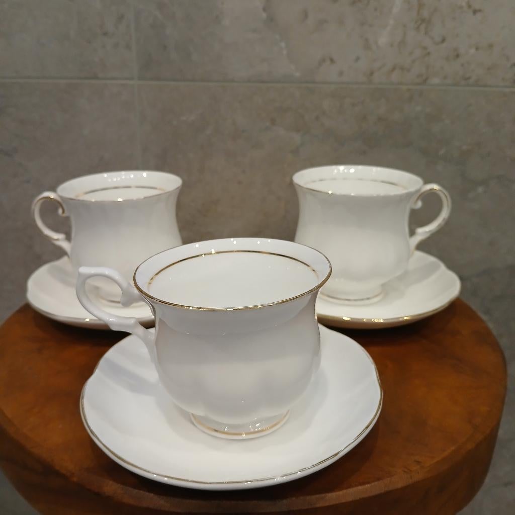 London collection.  Bone China kop en schotel, Ophalen of Verzenden, Zo goed als nieuw, Porselein, Kop en/of schotel