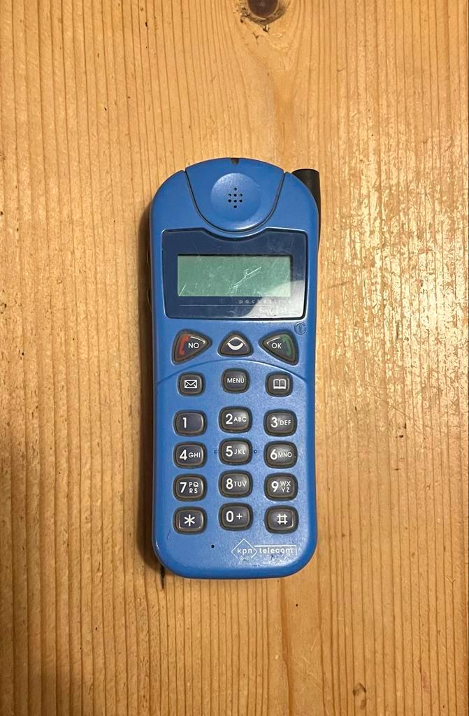 Pocketline Swing - Zonder antenne en oplader, Telecommunicatie, Mobiele telefoons | Overige merken, Gebruikt, Zonder abonnement