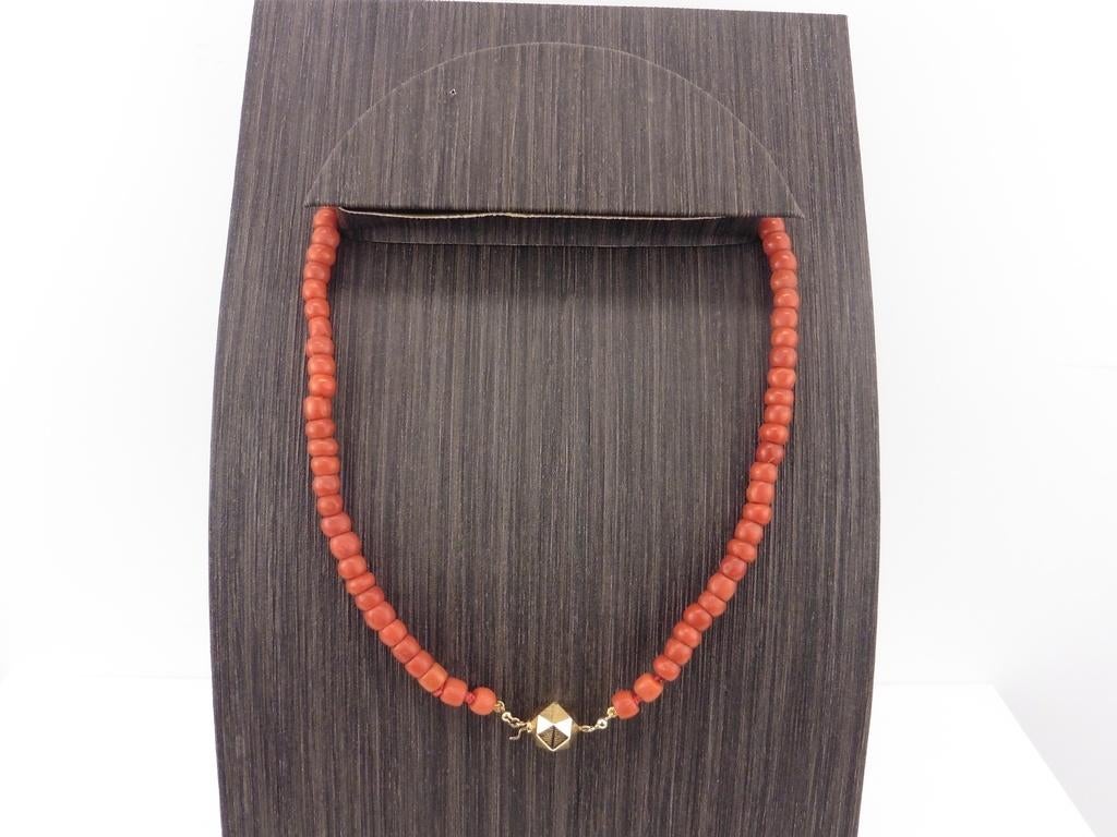 Bloedkoralen collier gouden slot                         G97
