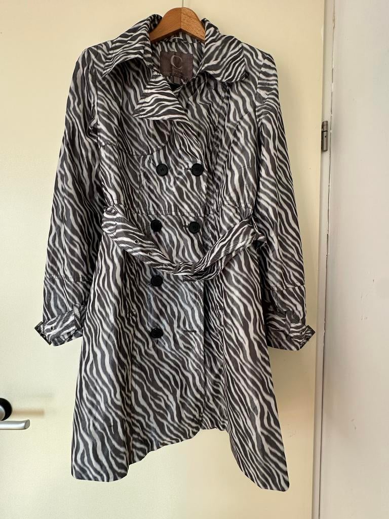 Stijlvolle Covered Bandolera Zebra Trenchcoat Maat 42, Ophalen of Verzenden, Zo goed als nieuw, Maat 42/44 (L), Zwart