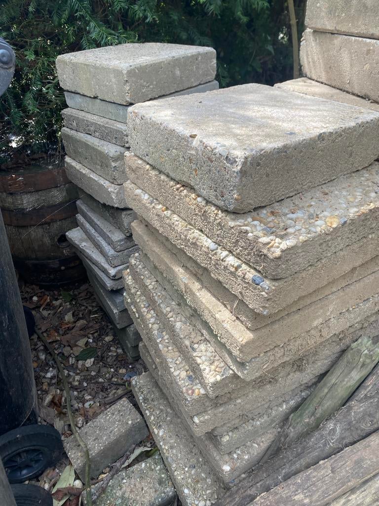 Grindtegels en stoeptegels gratis af te halen, Tuin en Terras, Tegels en Klinkers, Ophalen, Gebruikt, 5 tot 10 m², Beton