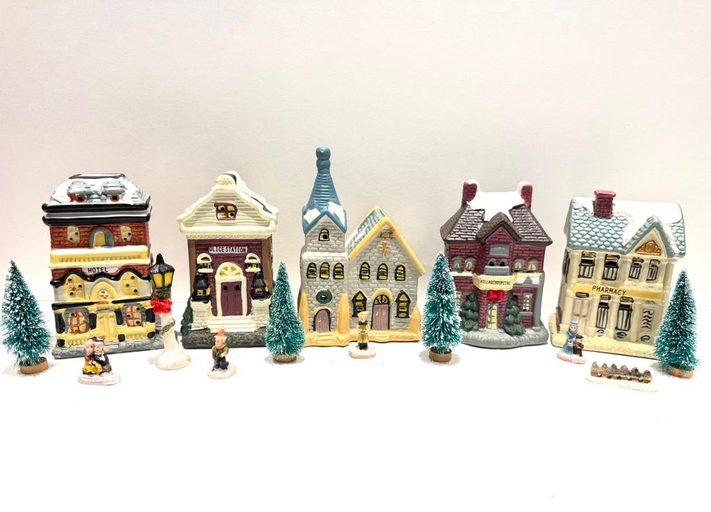 Kerst - Handgeschilderd Nostalgisch Kerstdorp, set van 15, Diversen, Kerst, Verzenden