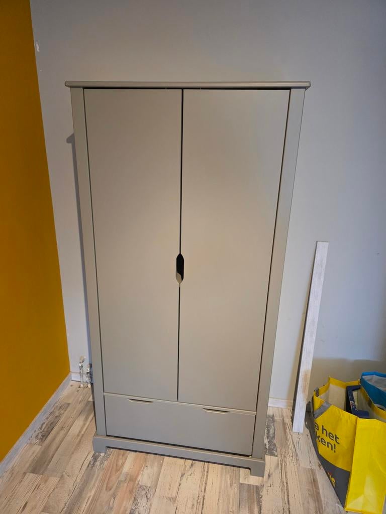 Volledige kinderkamer (bed, kast en commode), Ophalen, Gebruikt, Jongetje of Meisje