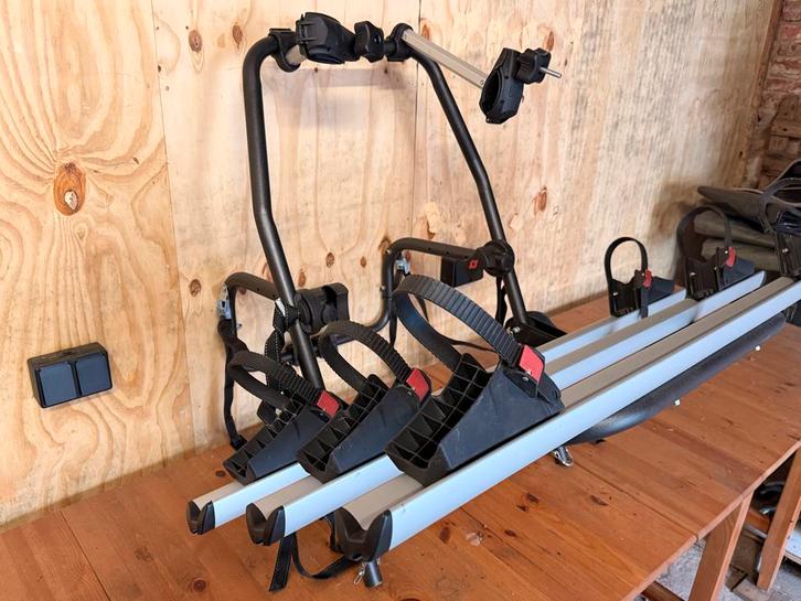 Menabo Stand Up achterklep fietsendrager 3 Fietsen/2 E-bikes, Auto diversen, Fietsendragers, Gebruikt, Achterklepdrager, 3 fietsen of meer