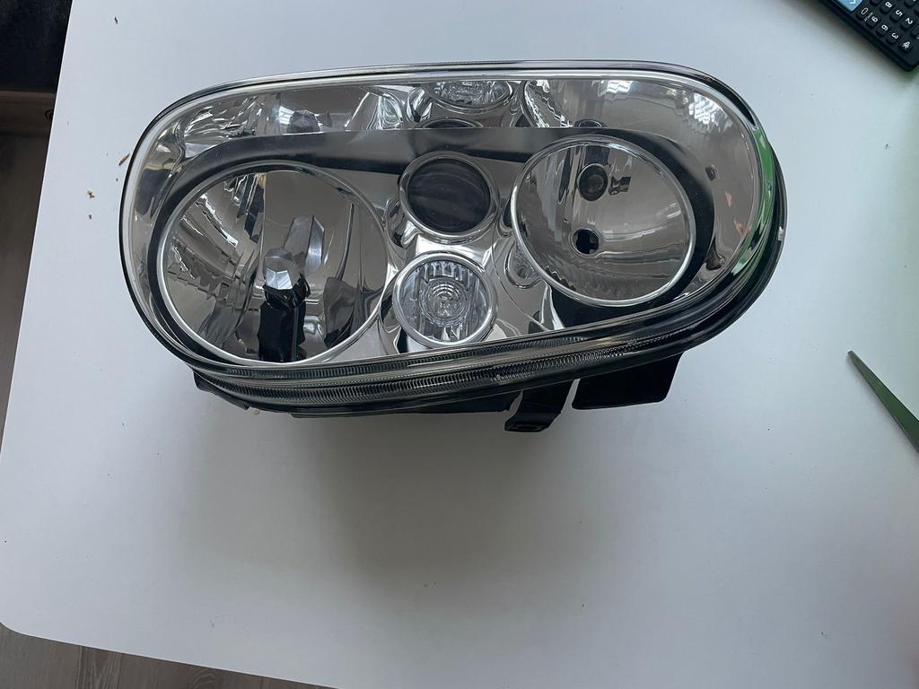 Koplamp voor Volkswagen Golf 4 van het merk Valeo., Auto-onderdelen, Verlichting, Ophalen, Nieuw, Volkswagen