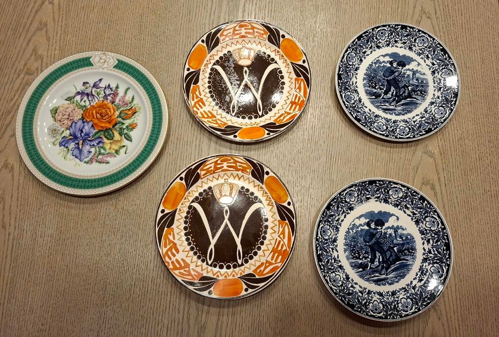 Diverse decoratieve borden: Beatrix, Wilhelmina & Maastricht, Antiek en Kunst, Ophalen