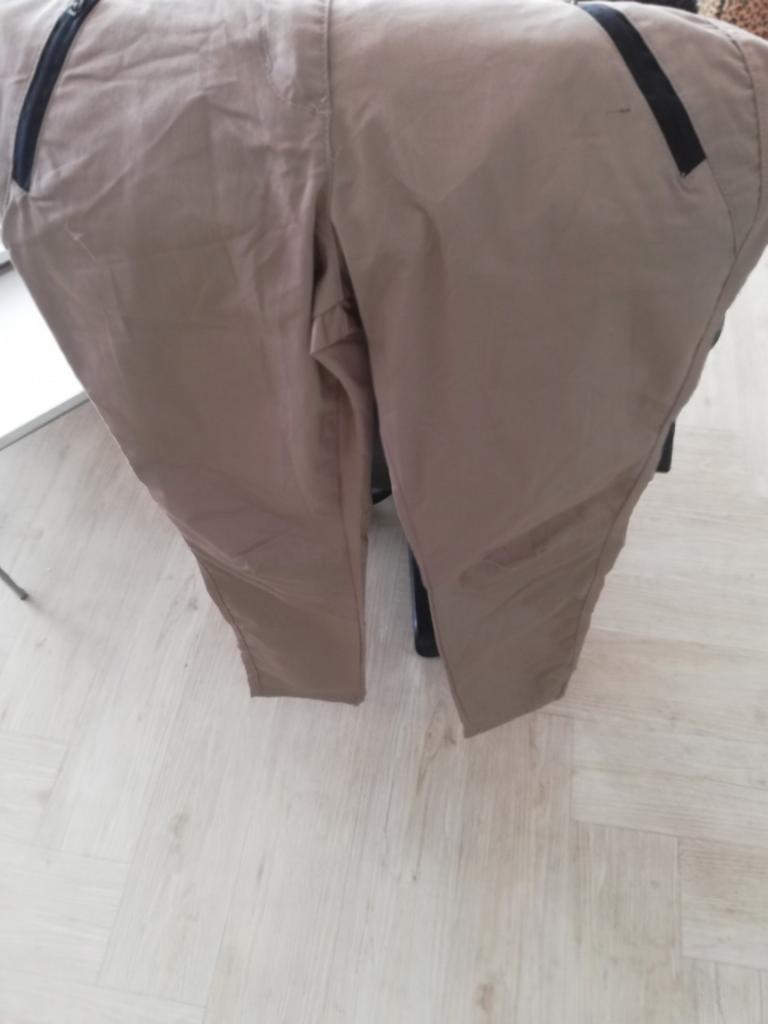 2 nieuwe  dames wandelbroeken, Maat 38/40 (M), Kort, Beige, Nieuw