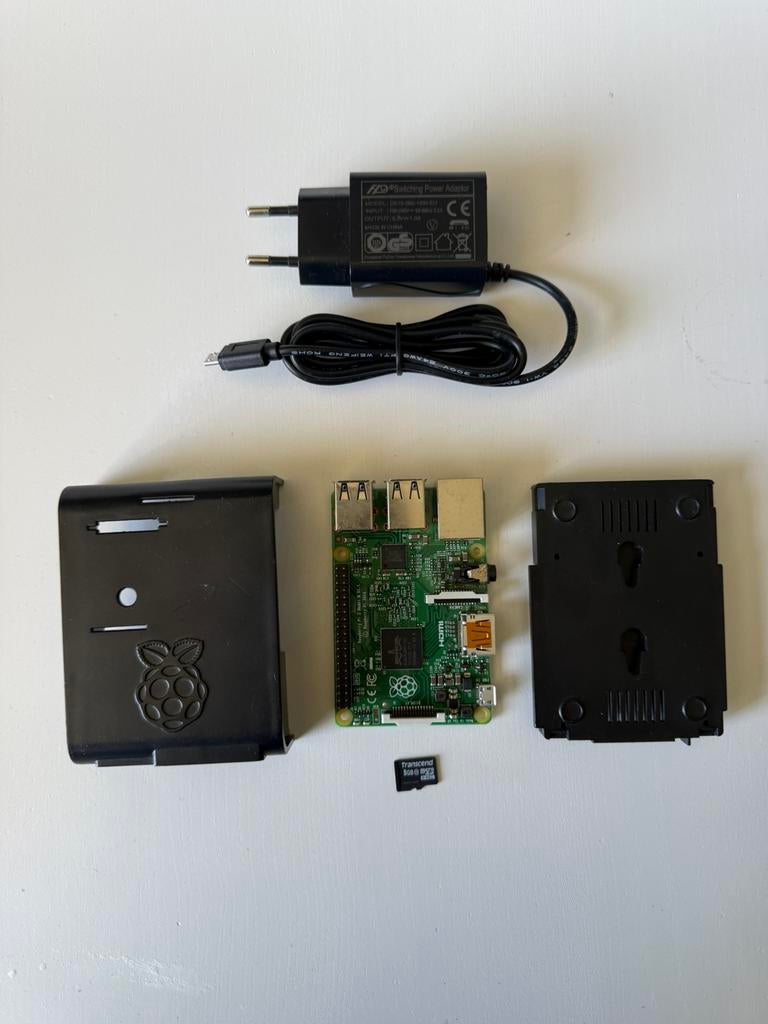 Raspberry Pi 2 Model B Complete Set - Case/SD/Voeding/1GB, Ophalen of Verzenden, Zo goed als nieuw