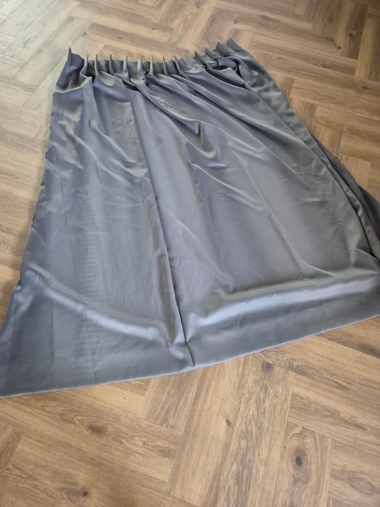 2x Verduisterende Gordijnen 107x165 cm - Zo goed als nieuw, 100 tot 150 cm, Ophalen of Verzenden, Zo goed als nieuw, Grijs