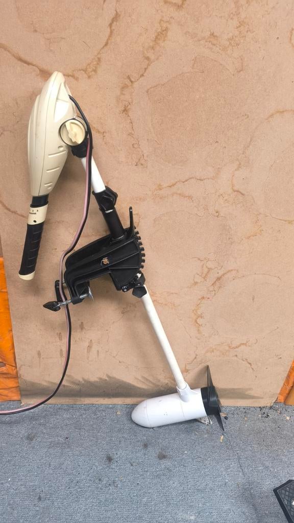 Elektrische buitenboordmotor 55 lbs 12v, Ophalen, Gebruikt, Motor en Techniek, Zeilboot of Motorboot