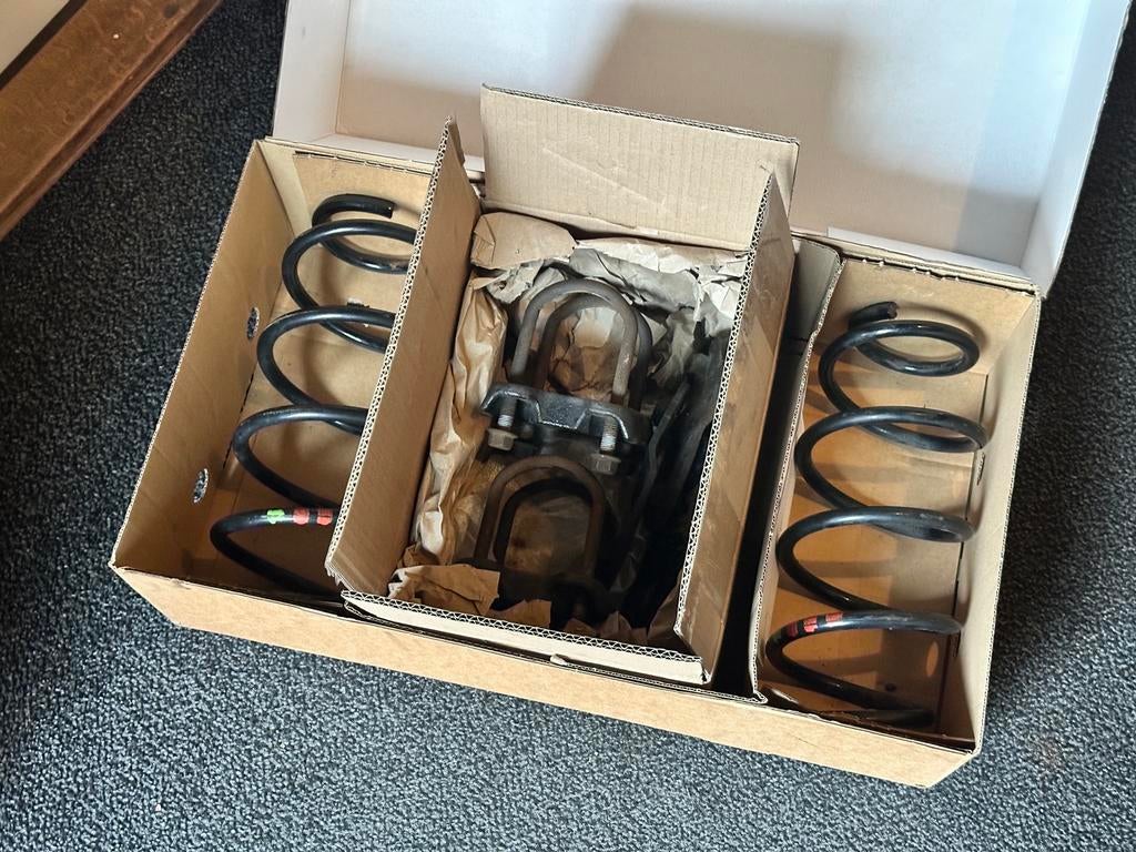 Originle voorveren + bladveerbevestigingen VW Caddy mk4 2017, Auto-onderdelen, Ophanging en Onderstel, Ophalen of Verzenden, Gebruikt