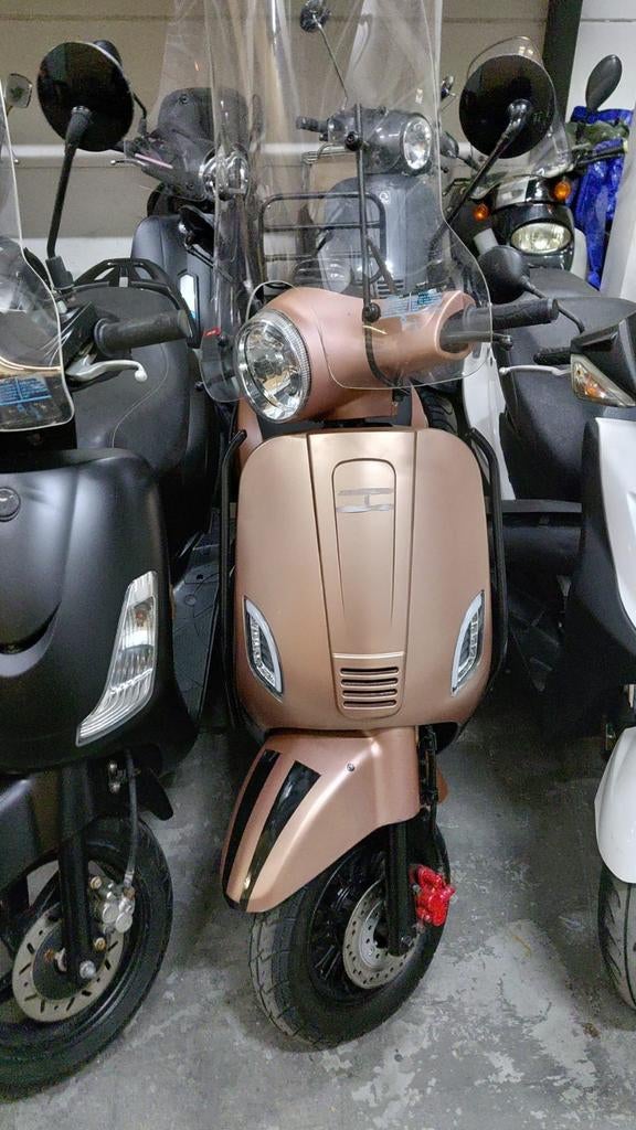 DJJD Cashmere – 5.100 km – Roze scooter, Ophalen, Zo goed als nieuw