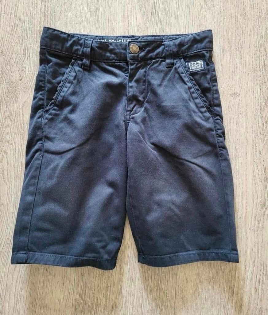 Hema short maat 122, Kinderen en Baby's, Kinderkleding | Maat 122, Broek, Ophalen of Verzenden, Zo goed als nieuw, Hema