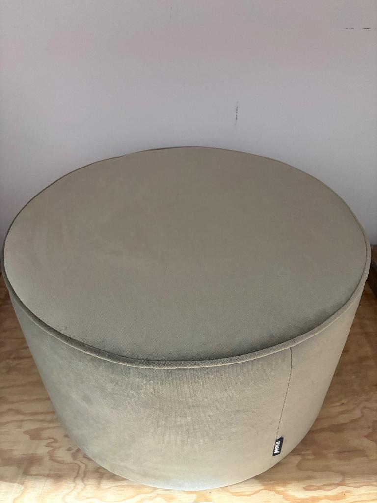 WOOOD Sara Poef Laag - Velvet - Khaki - 60x36x60, Minder dan 50 cm, Verzenden, Rond, Nieuw