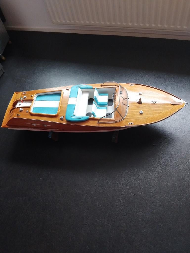 RIVA  ( groot model ), Hobby en Vrije tijd, Modelbouw | Boten en Schepen, Nieuw, Ophalen