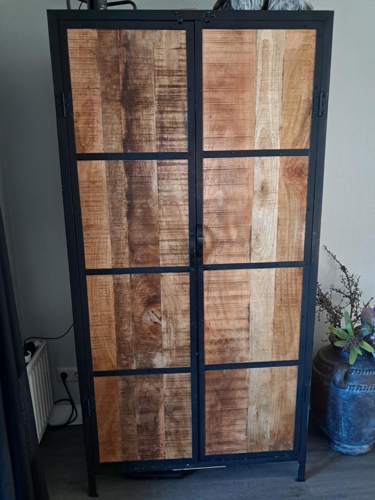 Gave mangohouten industriële kast., Ophalen, Gebruikt