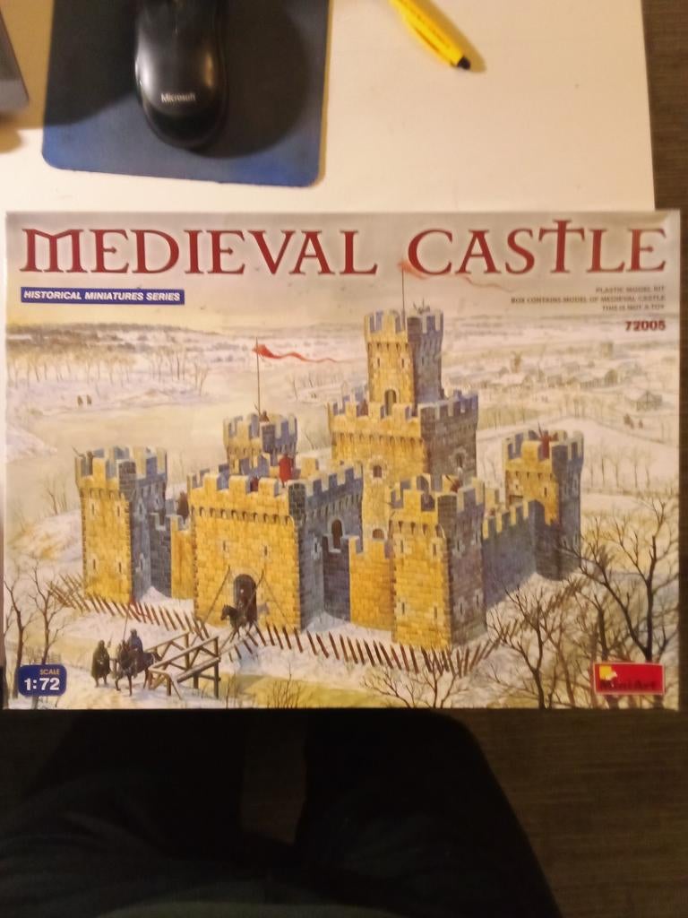 Miniart Kasteel 1/72 met strijders, Ophalen of Verzenden, Nieuw, Groter dan 1:35, Diorama