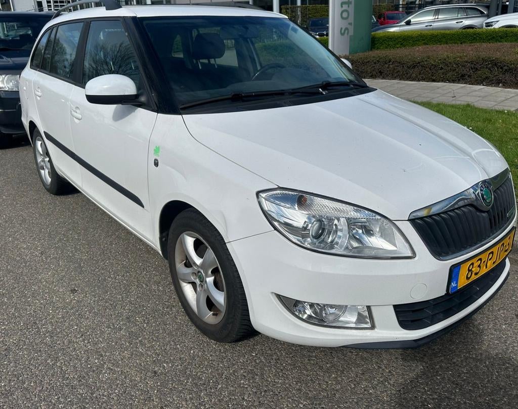 Skoda Fabia 1.2 TDI 55KW Combi 2011 Wit, Auto's, Skoda, Voorwielaandrijving, 1199 cc, Wit, Origineel Nederlands