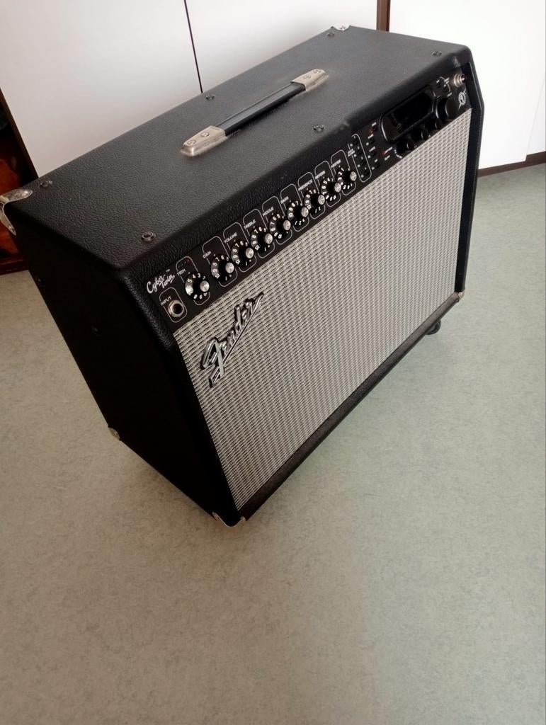 Fender gitaarversterker., Muziek en Instrumenten, Versterkers | Bas en Gitaar, Ophalen, Zo goed als nieuw, 100 watt of meer