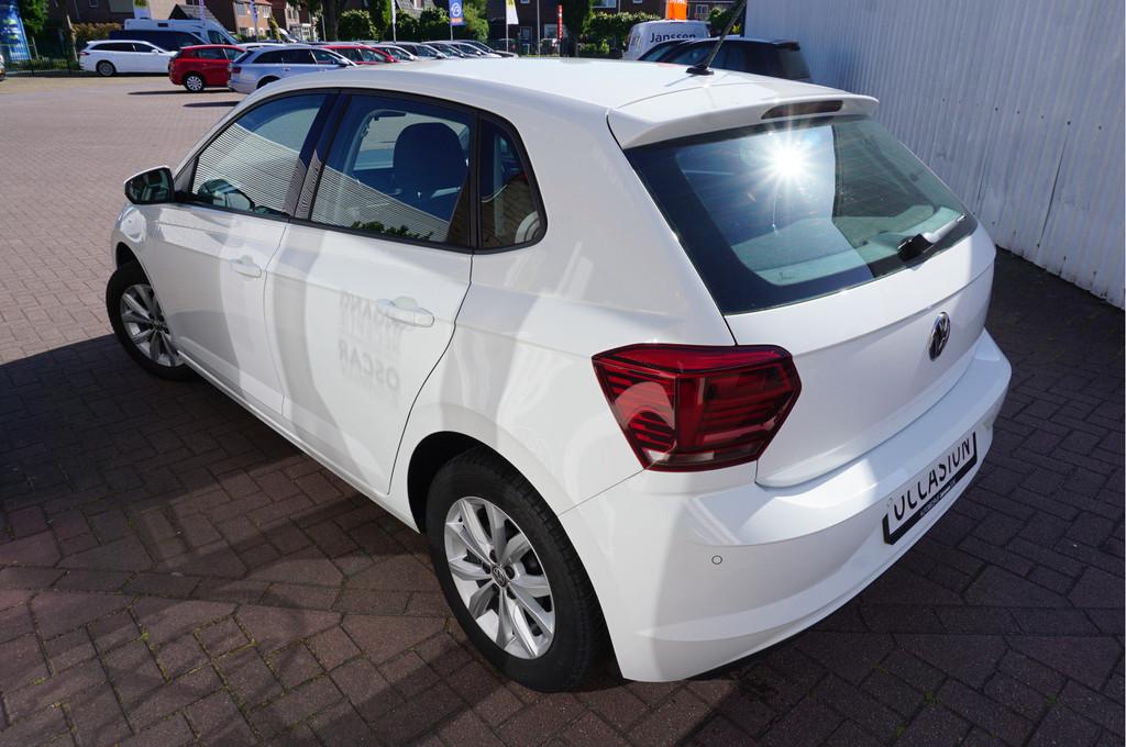 Volkswagen Polo 1.0 TSI Highline (bj 2018), Auto's, Voorwielaandrijving, Stof, Gebruikt, Zwart