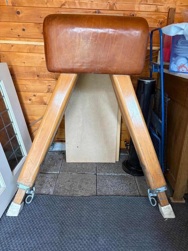 Vintage Turnbok - Decoratief en Functioneel, Sport en Fitness, Turnen, Ophalen, Gebruikt, Bruin, Materiaal