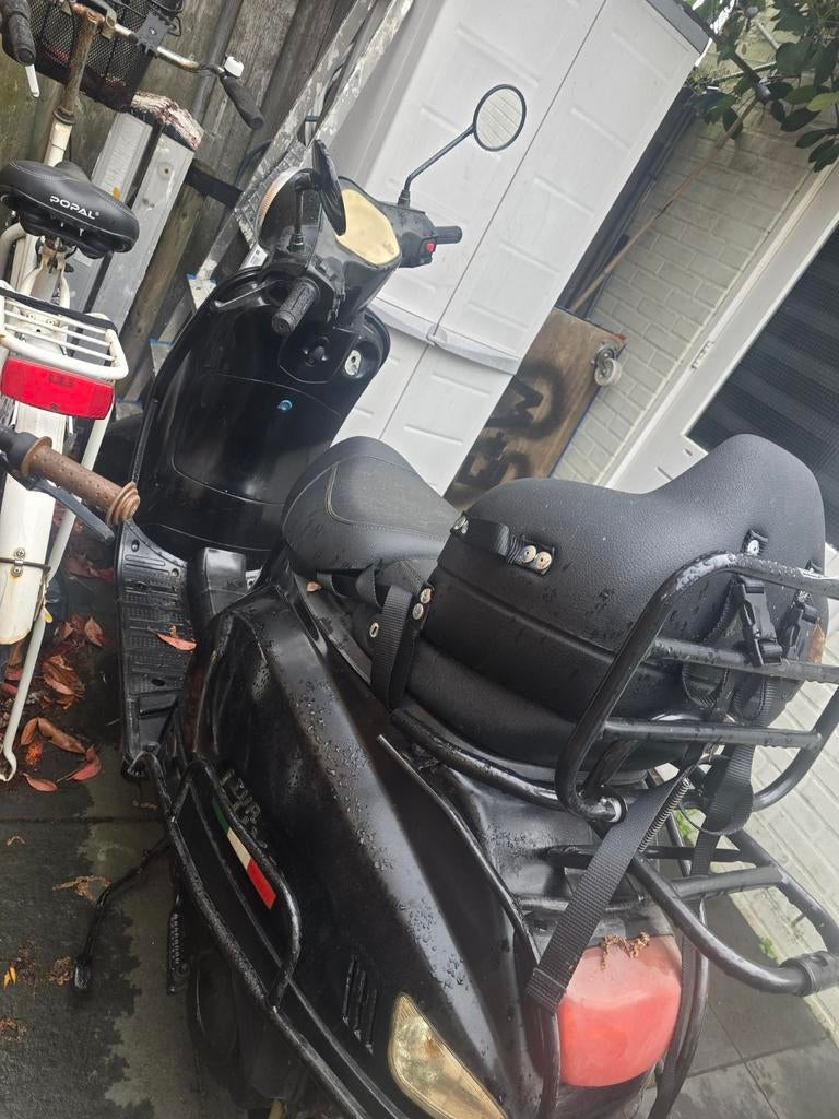 Iva scooter. Heeft opknapbeurt nodig; is de prijs ook naar, Fietsen en Brommers, Snorfietsen en Snorscooters, Ophalen, Gebruikt