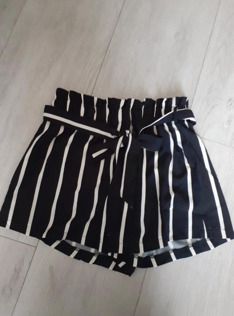 NIEUW! Shein; Paper Bag Waist Belted Shorts; maat 38/M, Kleding | Dames, Broeken en Pantalons, Maat 38/40 (M), Kort, Zwart, Nieuw