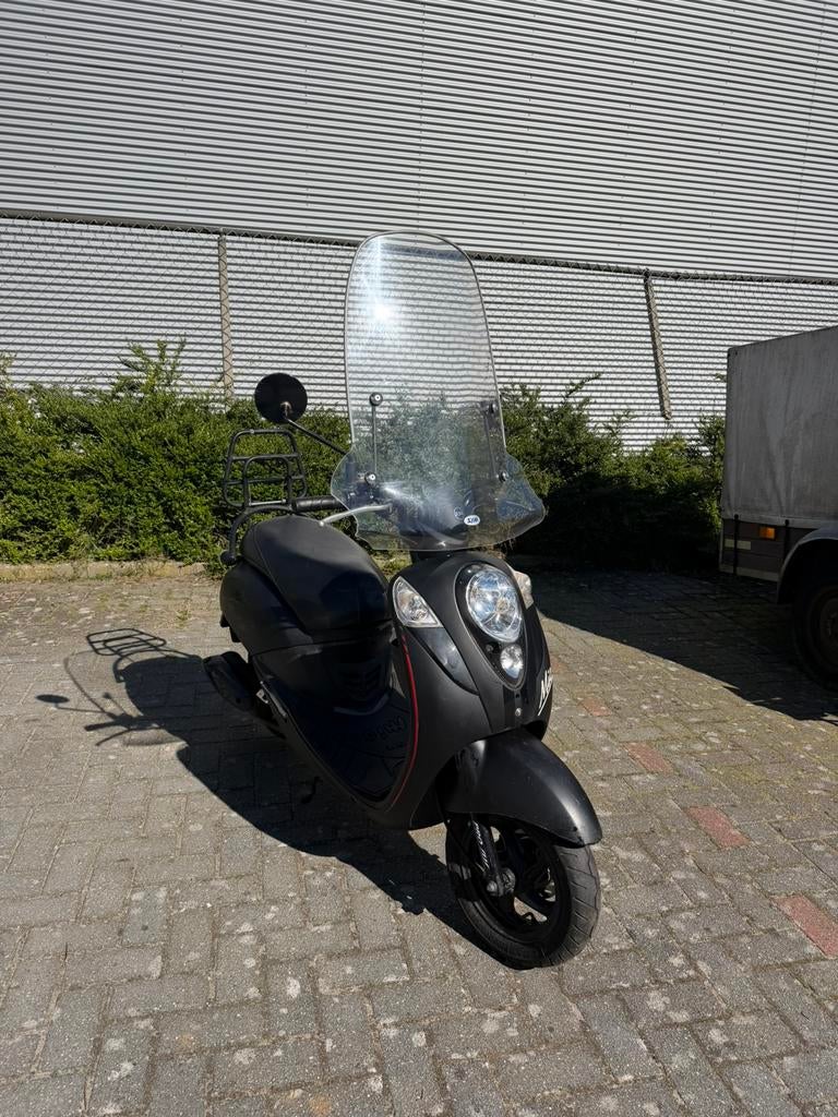 Sym mio 50 snor (2016), Zo goed als nieuw, Benzine, 50 cc, Maximaal 25 km/u