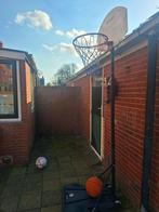 Basketbalpaal met bal, Sport en Fitness, Basketbal, Ophalen, Ring, Bord of Paal