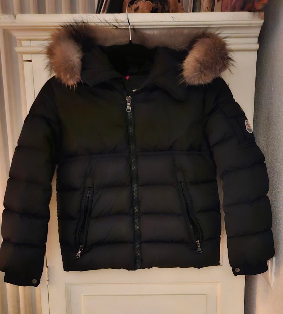 Originele Moncler winterjas met bontkraag maat 140, Moncler, Ophalen of Verzenden, Zo goed als nieuw, Jongen