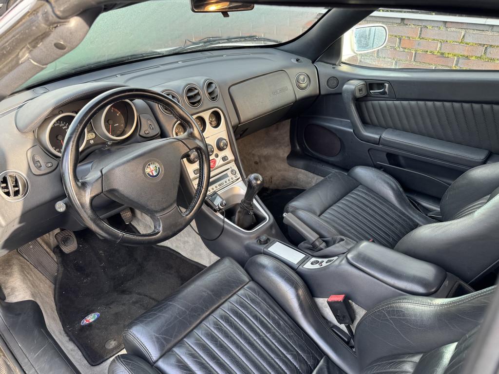 Alfa Romeo Spider 2.0-16V T.Spark L | bodem heeft in de toek, Auto's, Alfa Romeo, Voorwielaandrijving, 1345 kg, Gebruikt, Spider