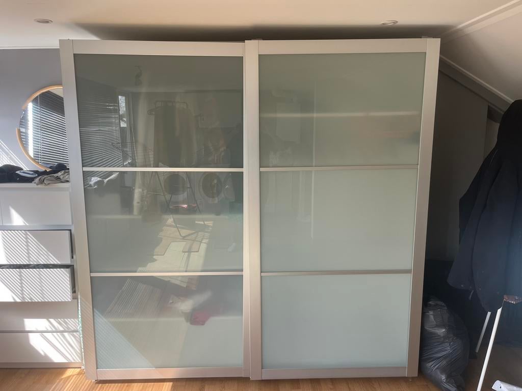 Gratis: Grote kledingkast 200cm breed  202cm hoog 63cm diep, Huis en Inrichting, Kasten | Kledingkasten, Ophalen, 200 cm of meer