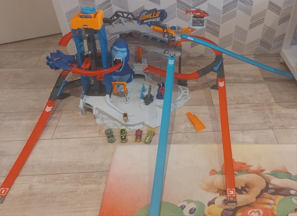Pálya 3 szintes, lift és fém kocsi Metal Machines Gorilla Rampage - eMAG.hu