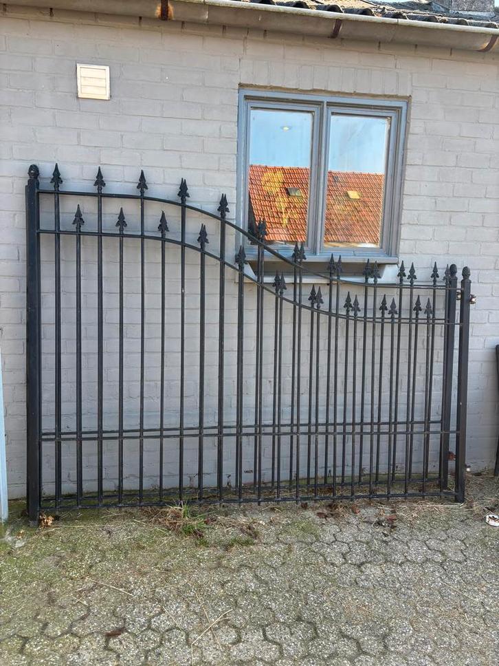 Gietijzeren poort - Gebruikt, 486 breed, Tuin en Terras, Tuinhekken en Hekwerk, Gebruikt, Sierhekwerk, IJzer, Met poort, Ophalen