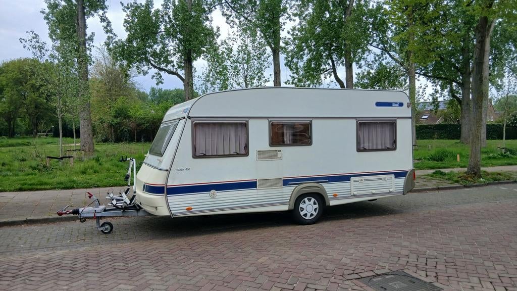 Mooie Wilk Stern gezinscaravan compleet met tenten, Caravans en Kamperen, Caravans, Rondzit, Particulier, Koelkast, Wilk